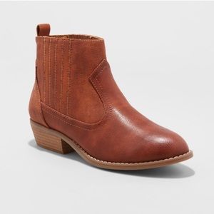 Women’s western short cognac ankle boot
